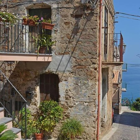 Apartament Terrazza Ambrogio Sant'Ambrogio  Zewnętrze zdjęcie