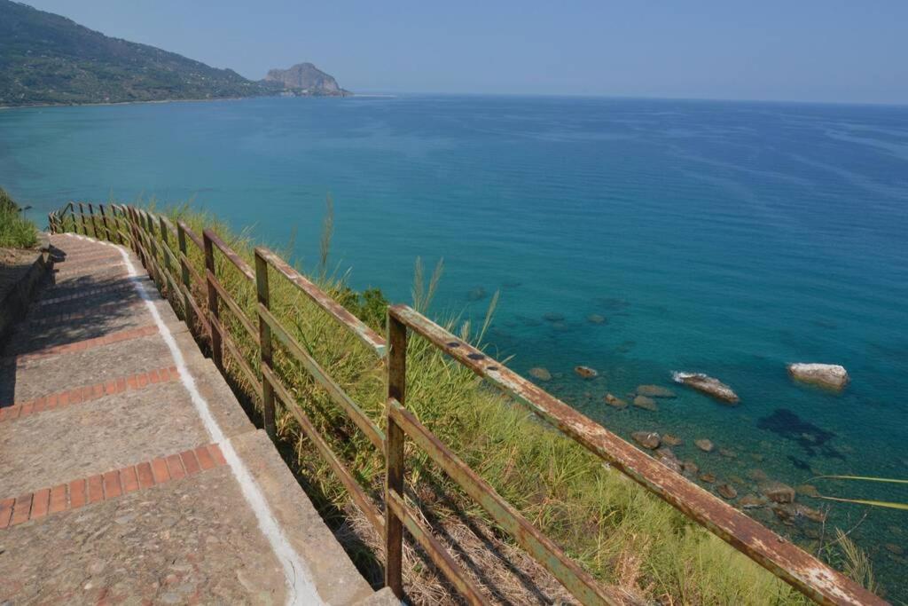 Apartament Terrazza Ambrogio Sant'Ambrogio  Zewnętrze zdjęcie