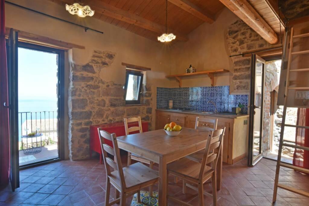Apartament Terrazza Ambrogio Sant'Ambrogio  Zewnętrze zdjęcie